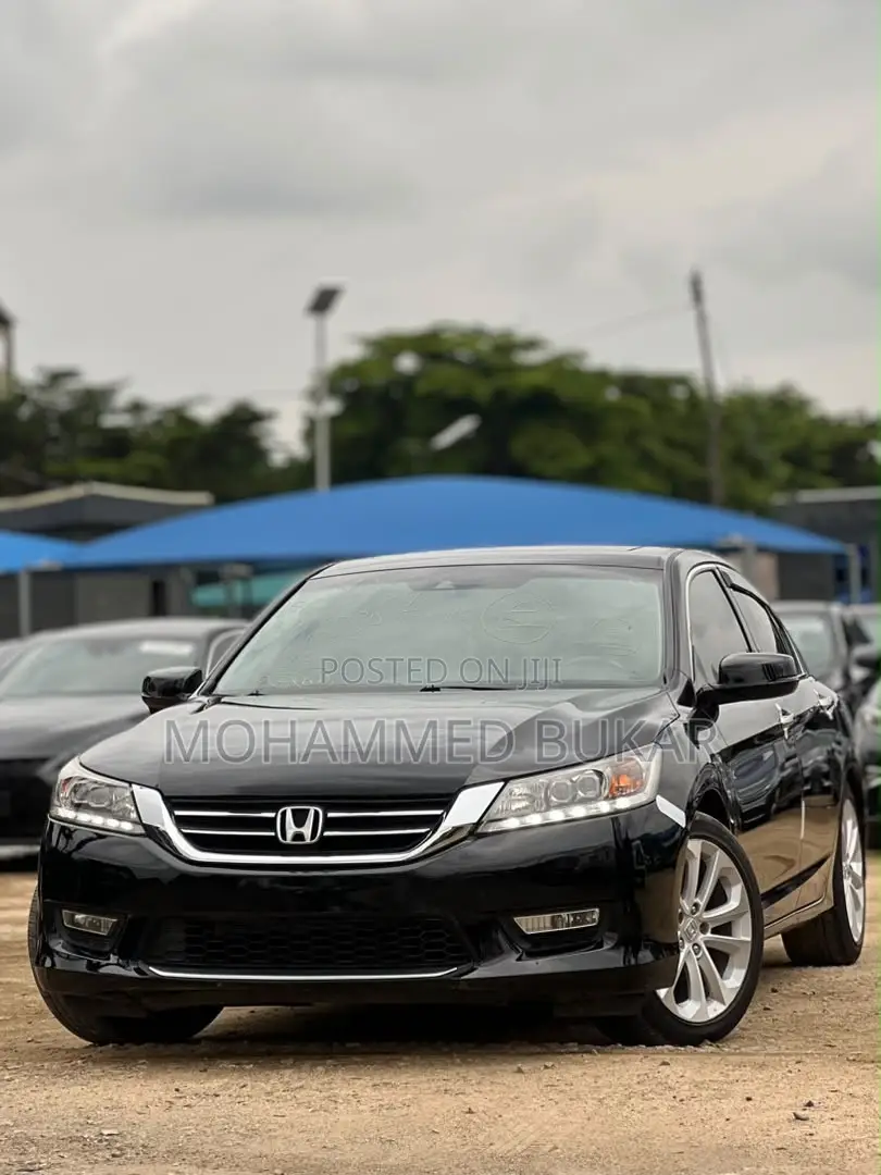 Honda Accord Touring 4dr Sedan FWD (3.5L 6cyl 6A) 2013 Black