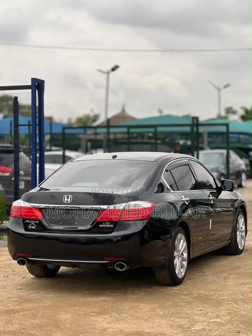 Honda Accord Touring 4dr Sedan FWD (3.5L 6cyl 6A) 2013 Black