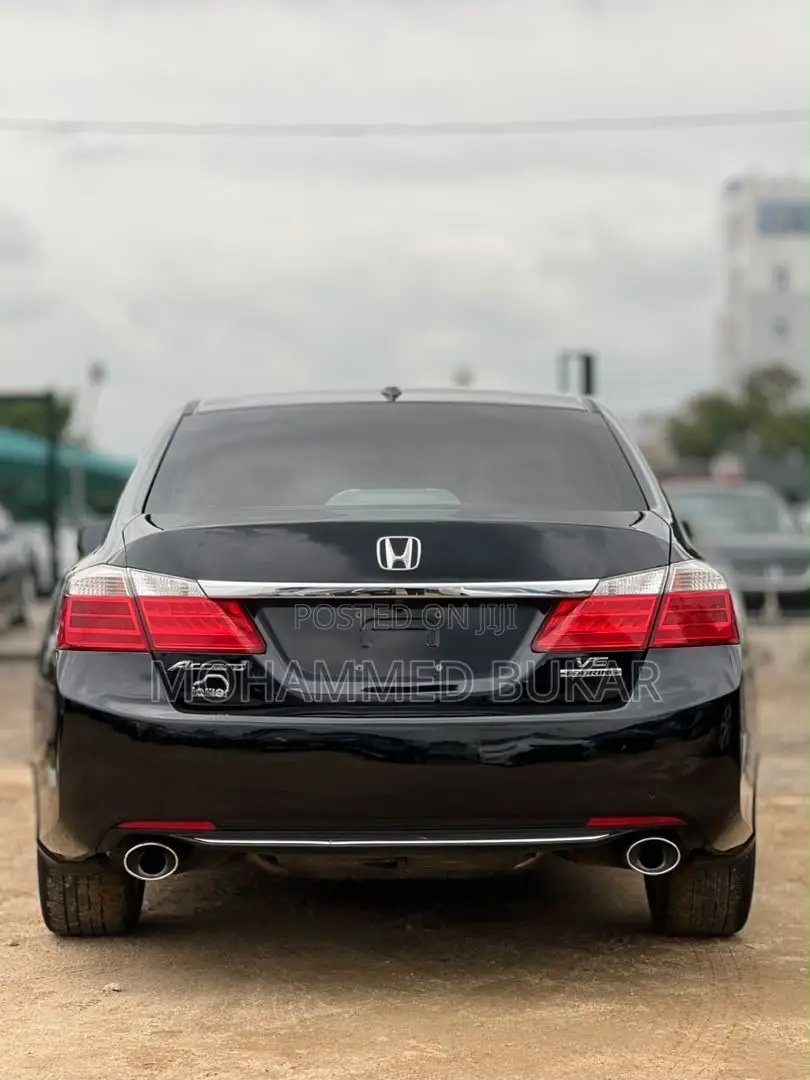 Honda Accord Touring 4dr Sedan FWD (3.5L 6cyl 6A) 2013 Black