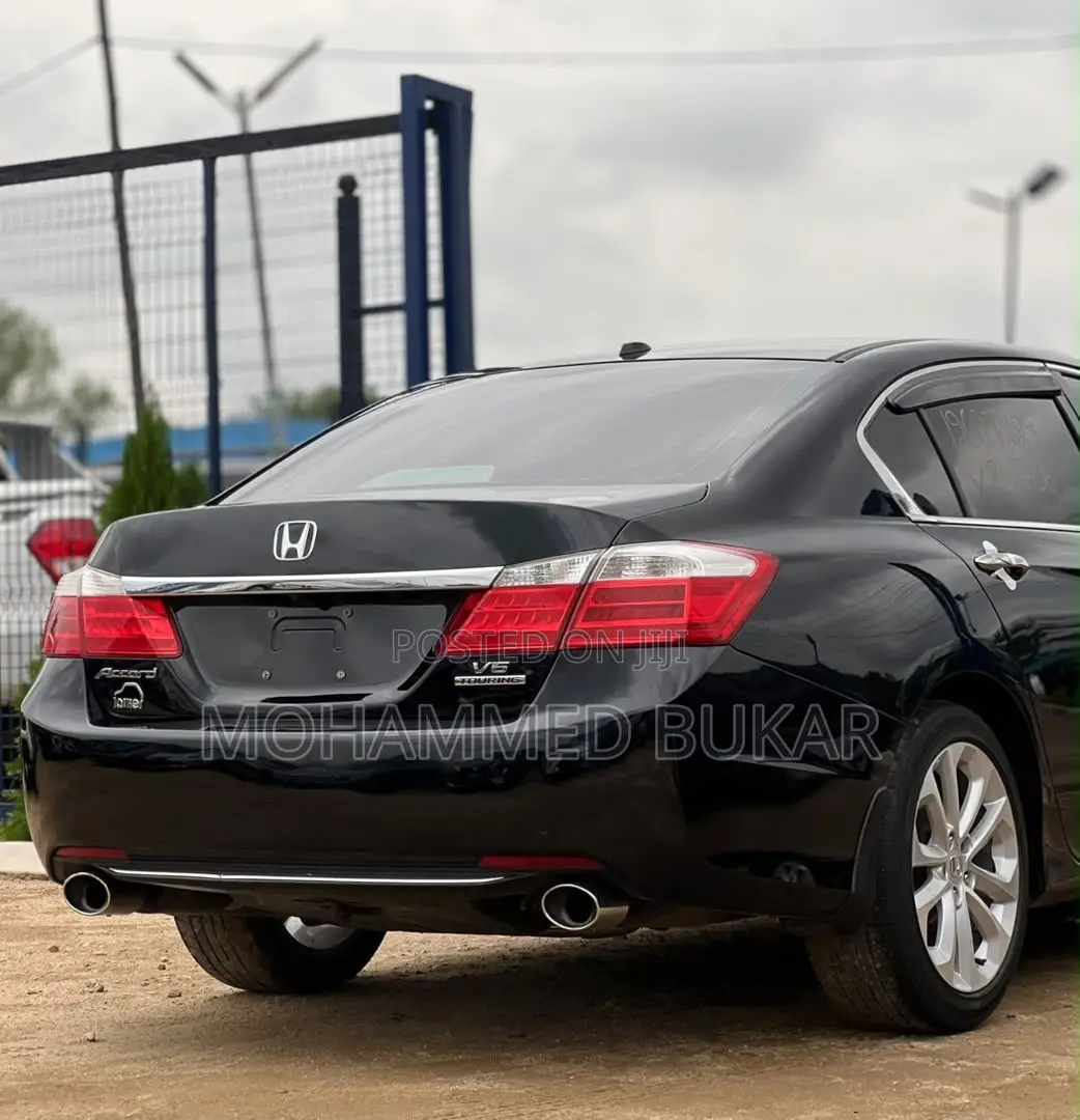 Honda Accord Touring 4dr Sedan FWD (3.5L 6cyl 6A) 2013 Black