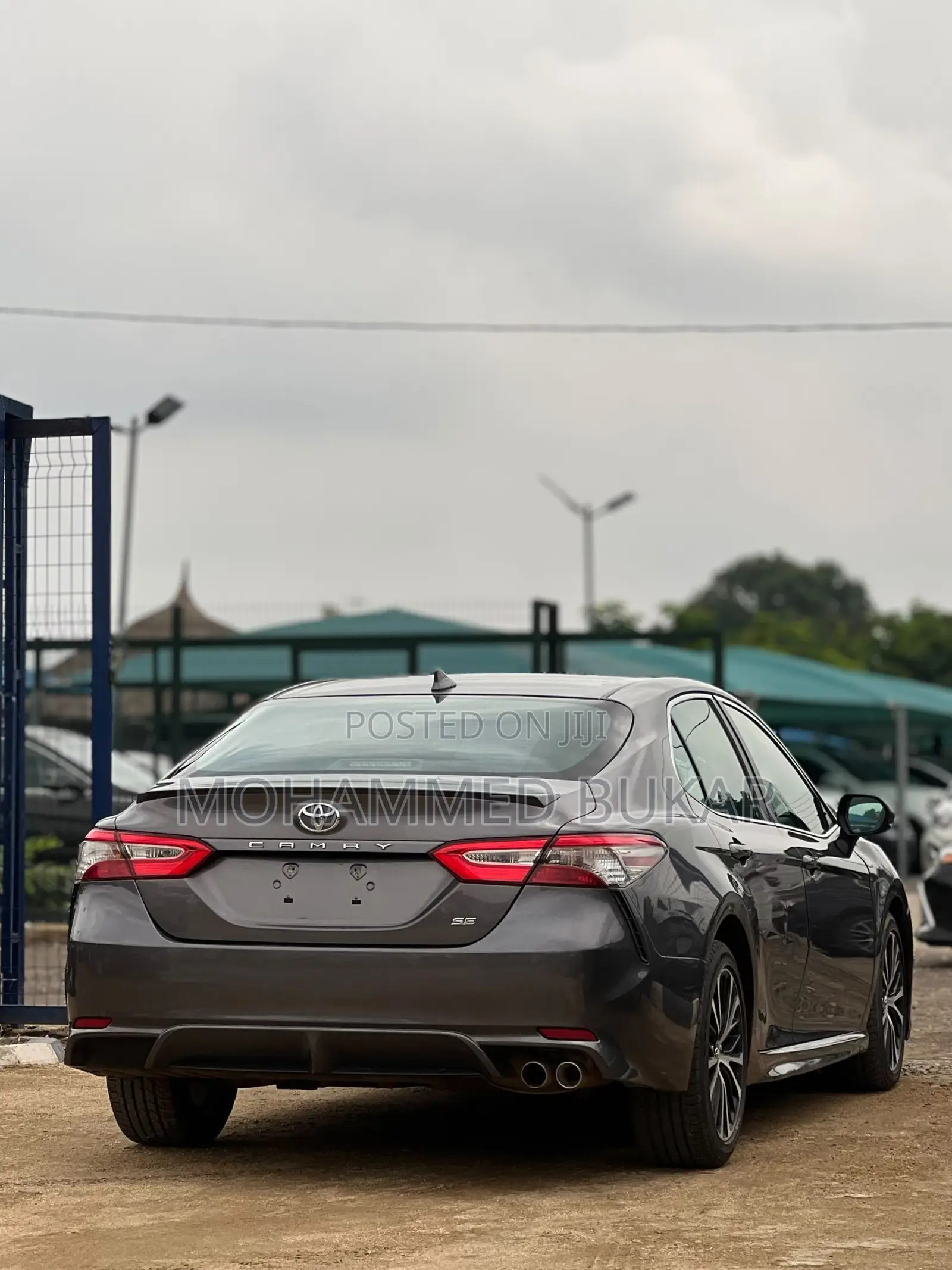 Toyota Camry SE FWD (2.5L 4cyl 8AM) 2018 Gray