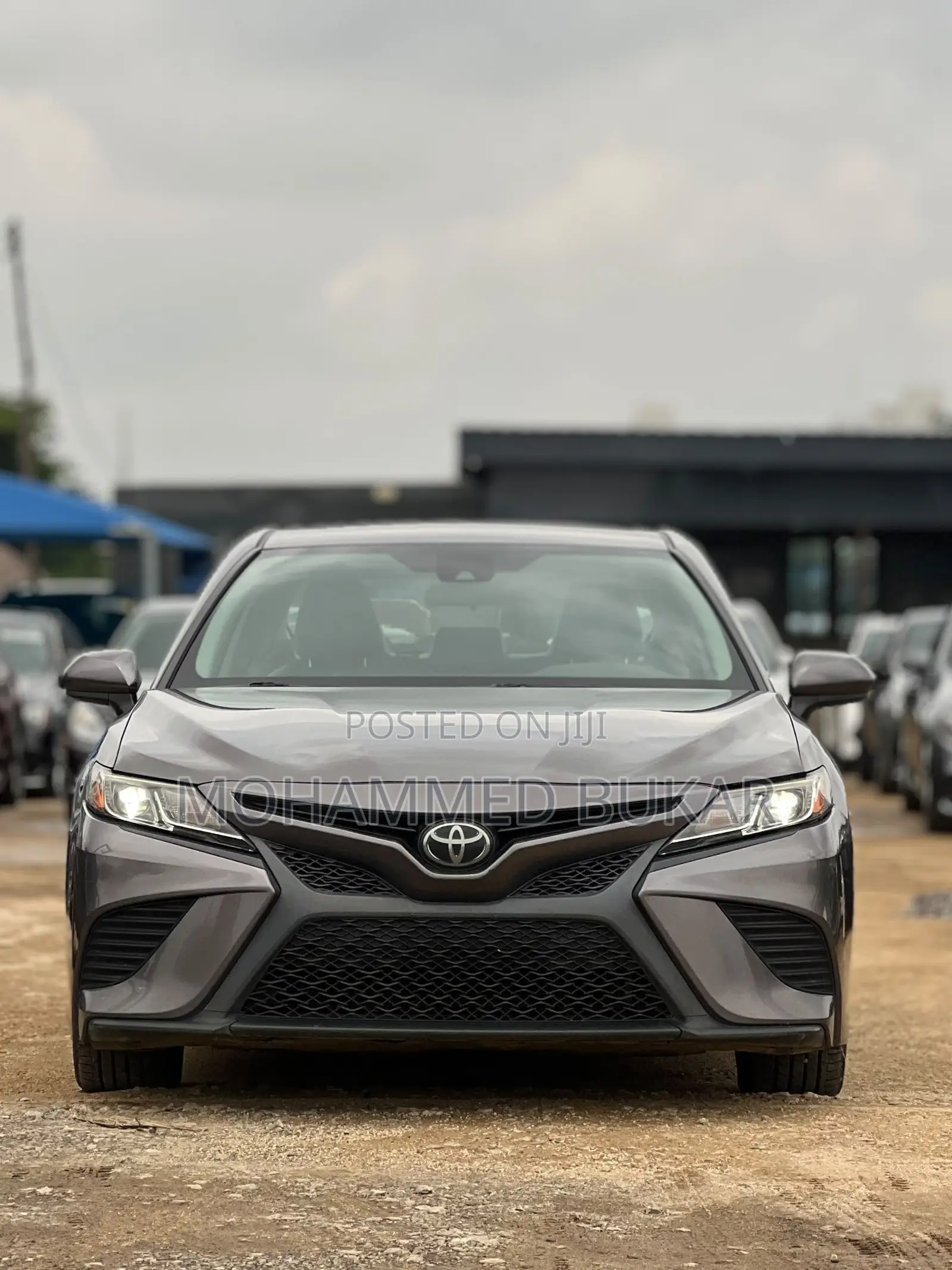 Toyota Camry SE FWD (2.5L 4cyl 8AM) 2018 Gray