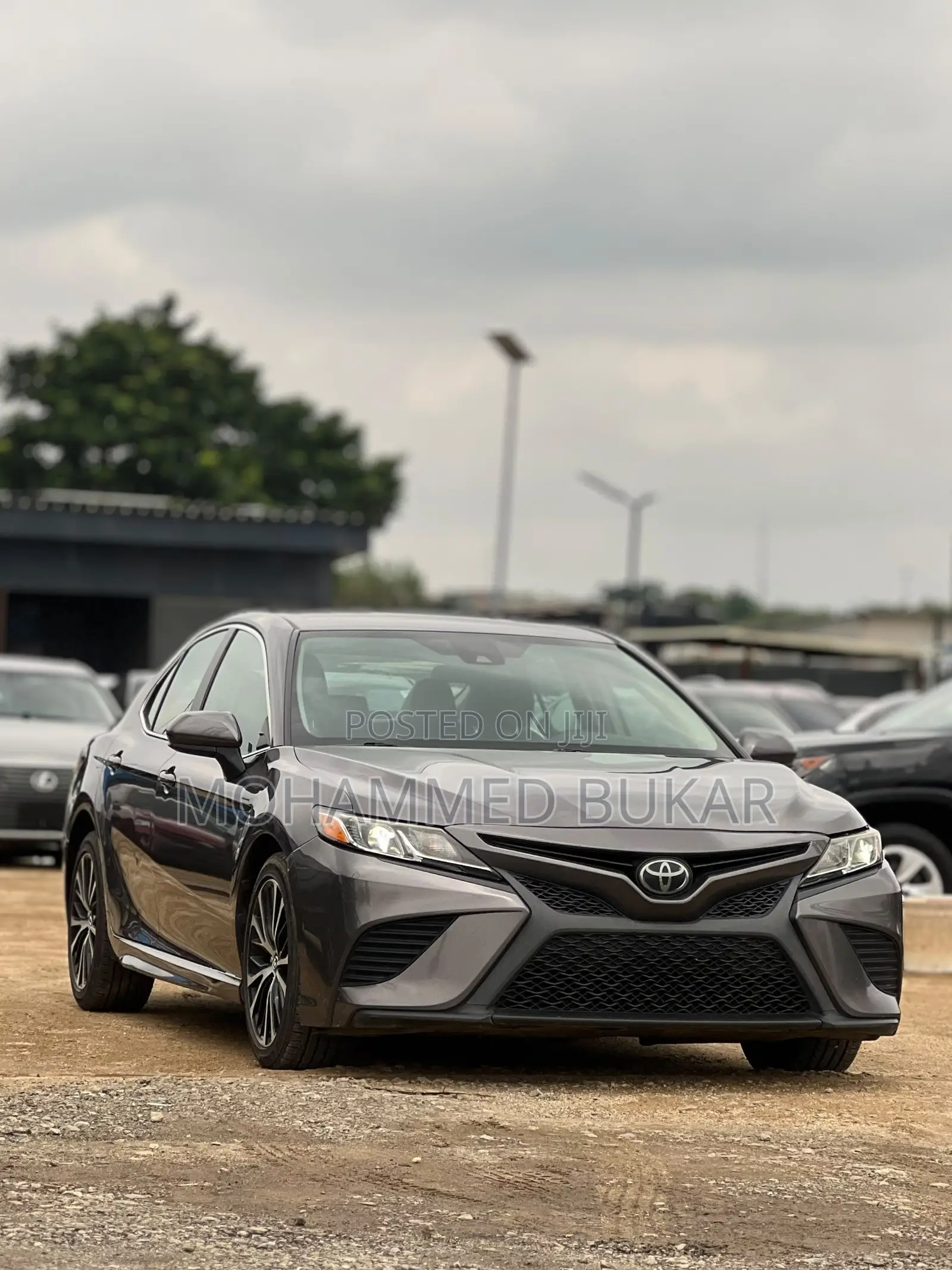 Toyota Camry SE FWD (2.5L 4cyl 8AM) 2018 Gray