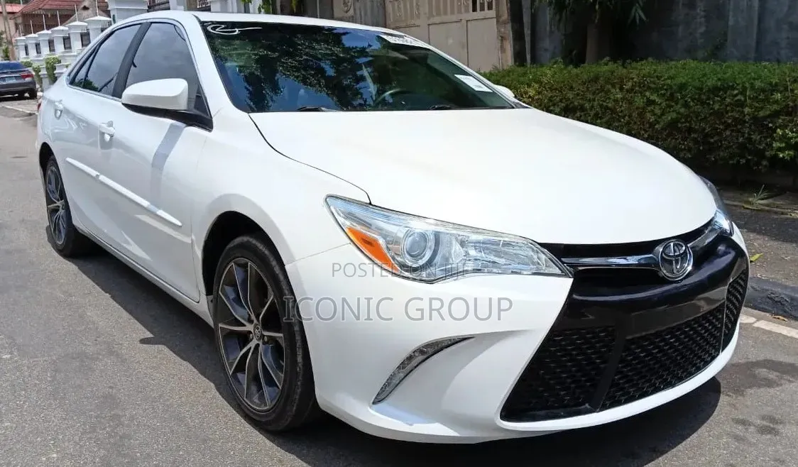 Toyota Camry XSE 4dr Sedan (2.5l 4cyl 6A) 2016 Off white