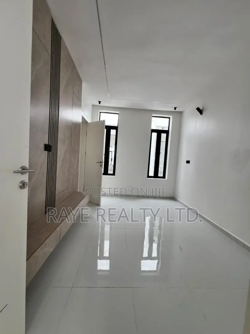 5bdrm Duplex in Ajah for sale