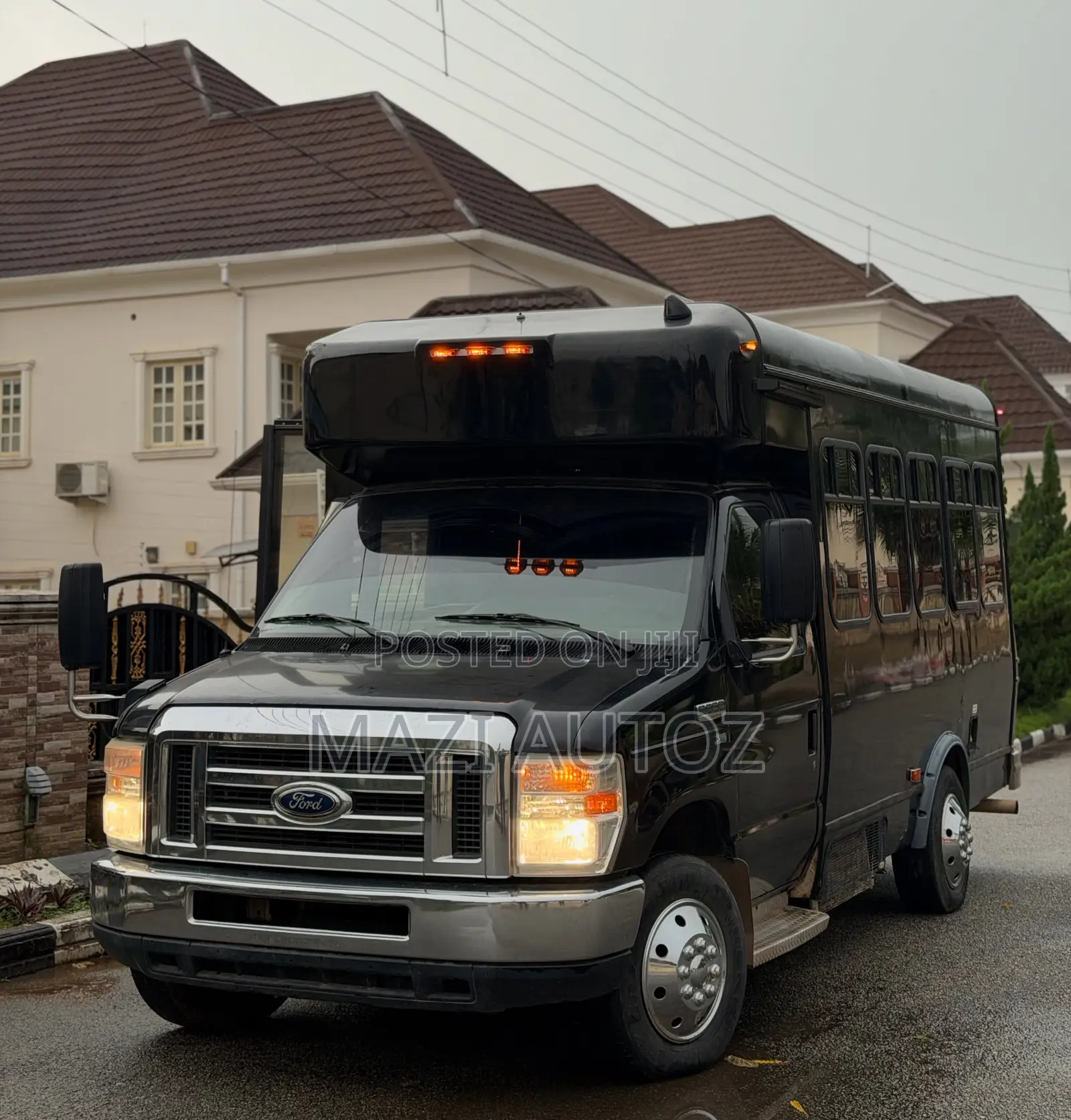 Ford E-350 2014 Black