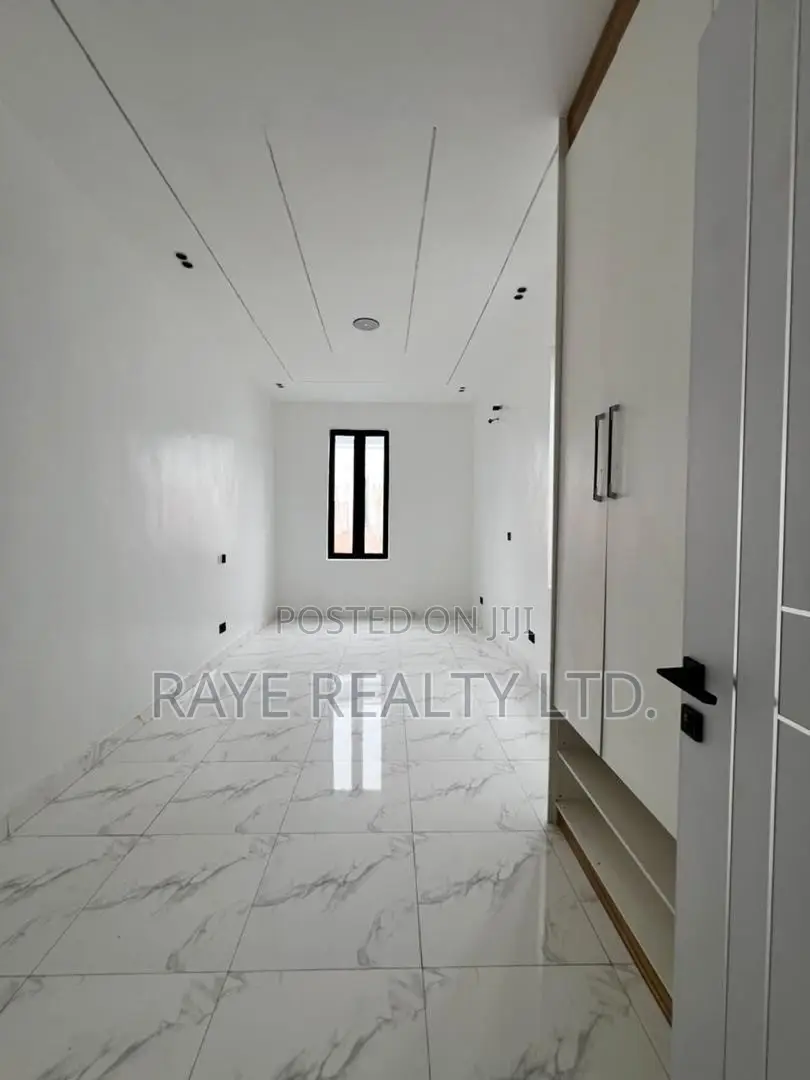 5bdrm Duplex in Ajah for sale