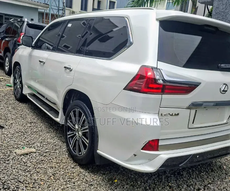 Lexus LX 570 AWD 2020 White