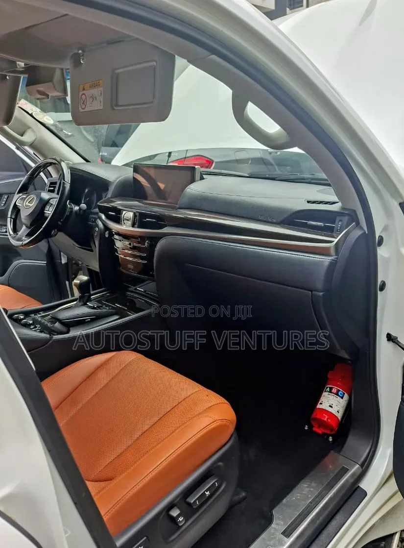 Lexus LX 570 AWD 2020 White