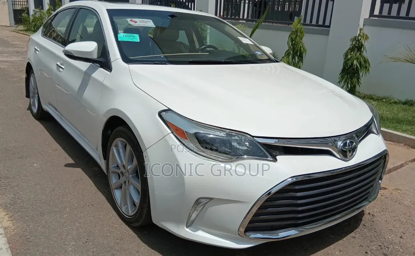 Toyota Avalon Limited 4dr Sedan (3.5L 6cyl 6A) 2015 Off white
