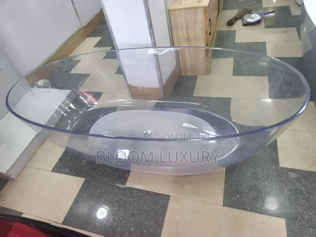 Transparent Glass Bathtub