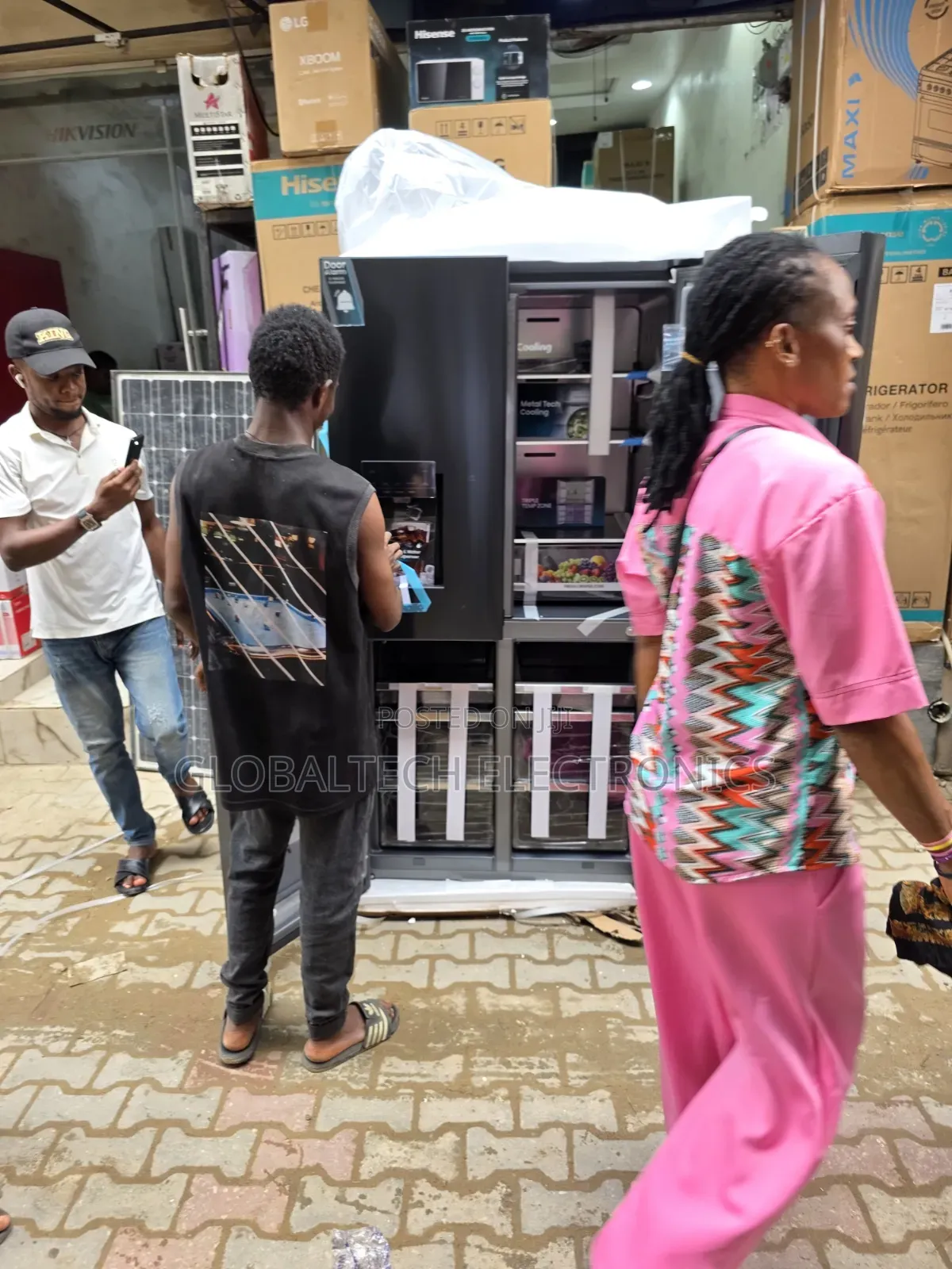 Hisense 538L SidebySide Smart Fridge – Water Dispenser & 21" Display