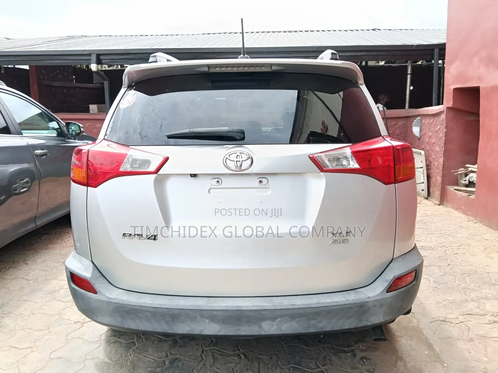 Toyota RAV4 XLE AWD (2.5L 4cyl 6A) 2013 Silver