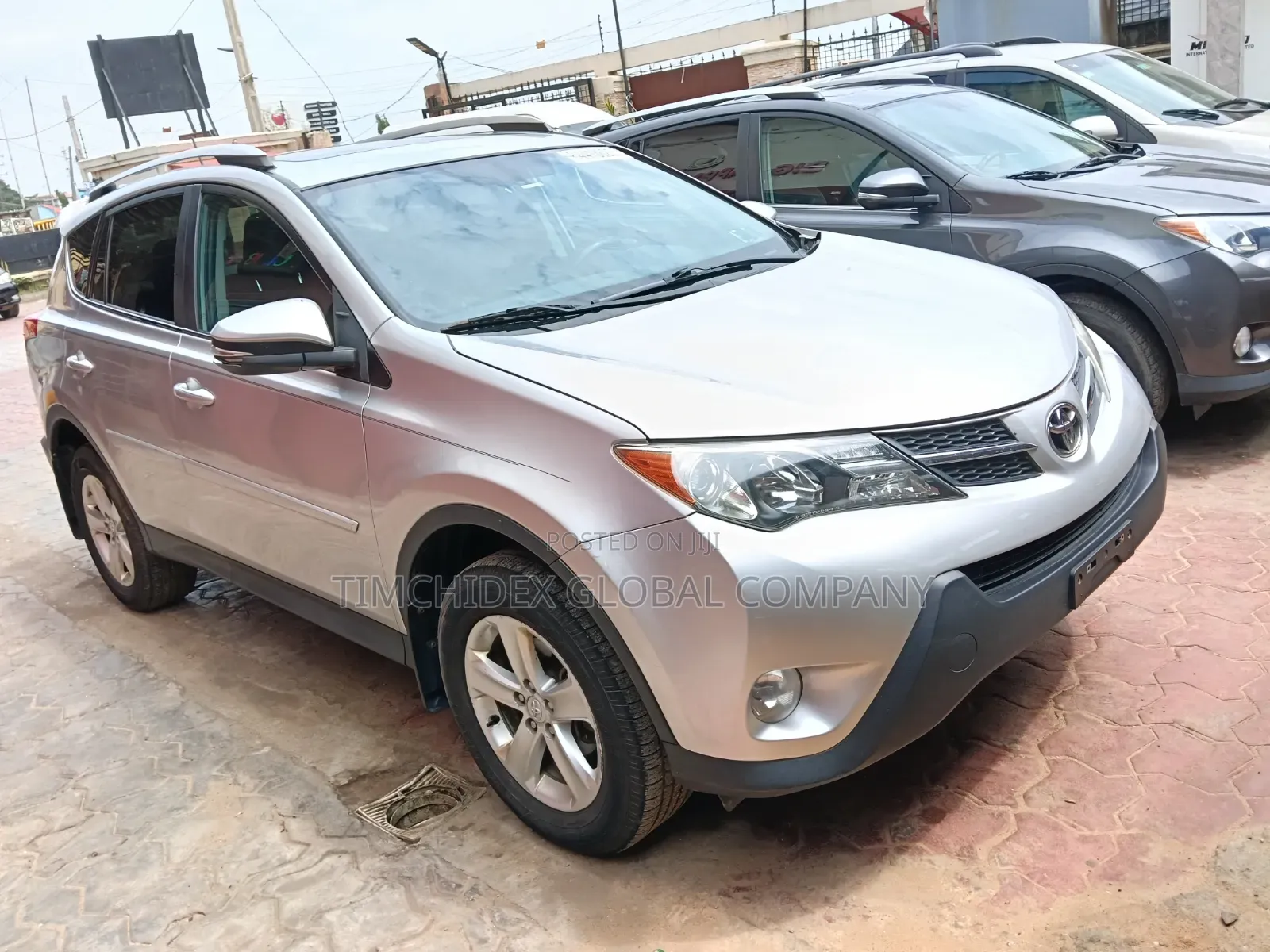 Toyota RAV4 XLE AWD (2.5L 4cyl 6A) 2013 Silver