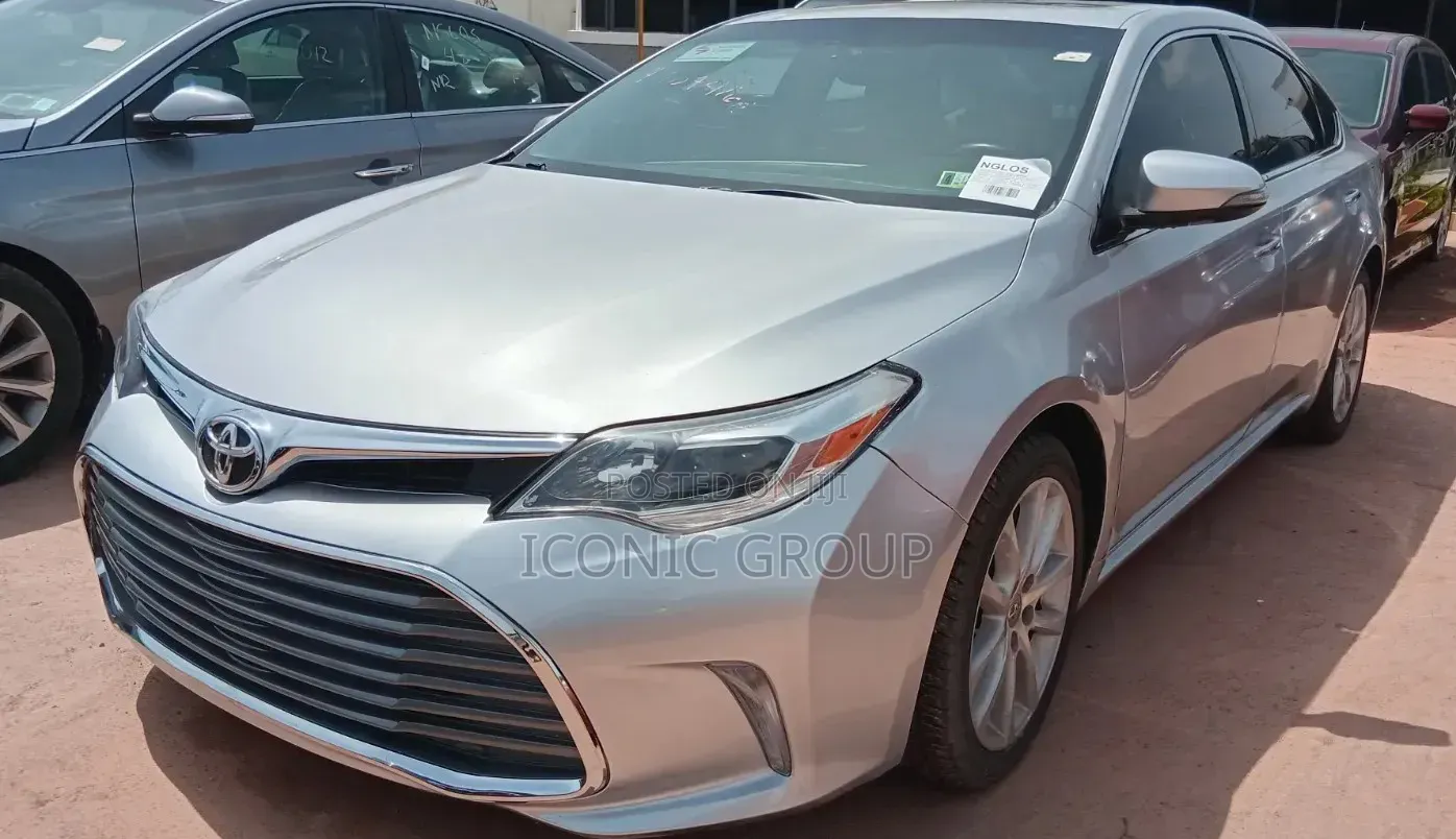 Toyota Avalon Limited 4dr Sedan (3.5L 6cyl 6A) 2015 Silver