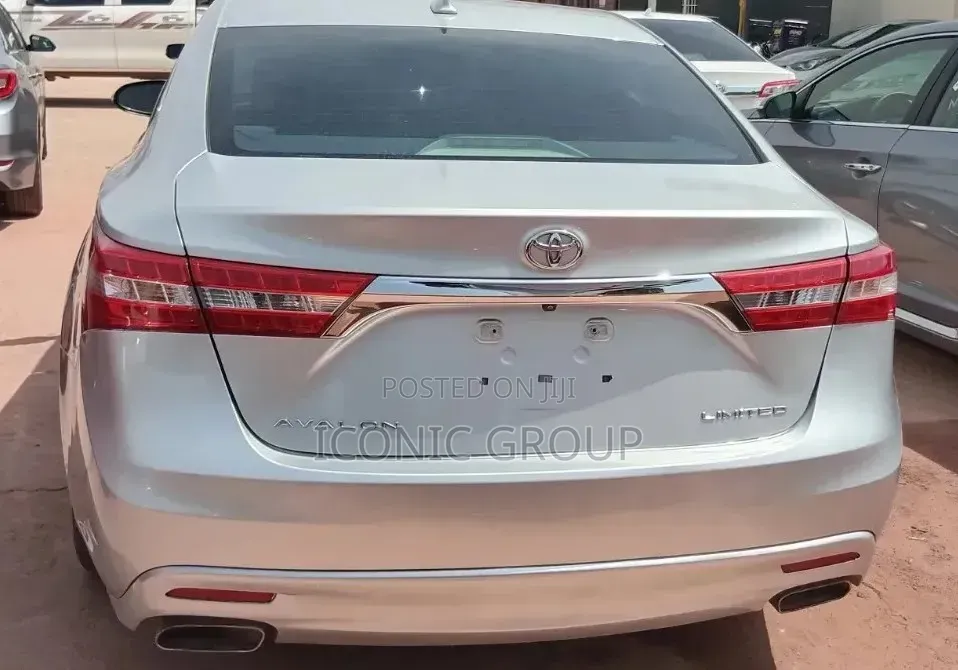 Toyota Avalon Limited 4dr Sedan (3.5L 6cyl 6A) 2015 Silver