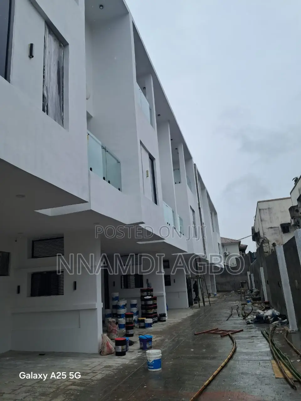 4bdrm Duplex in Allen Avenue for sale