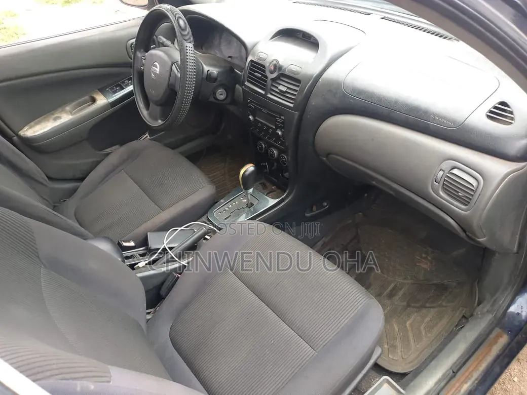 Nissan Sunny 2006 Black