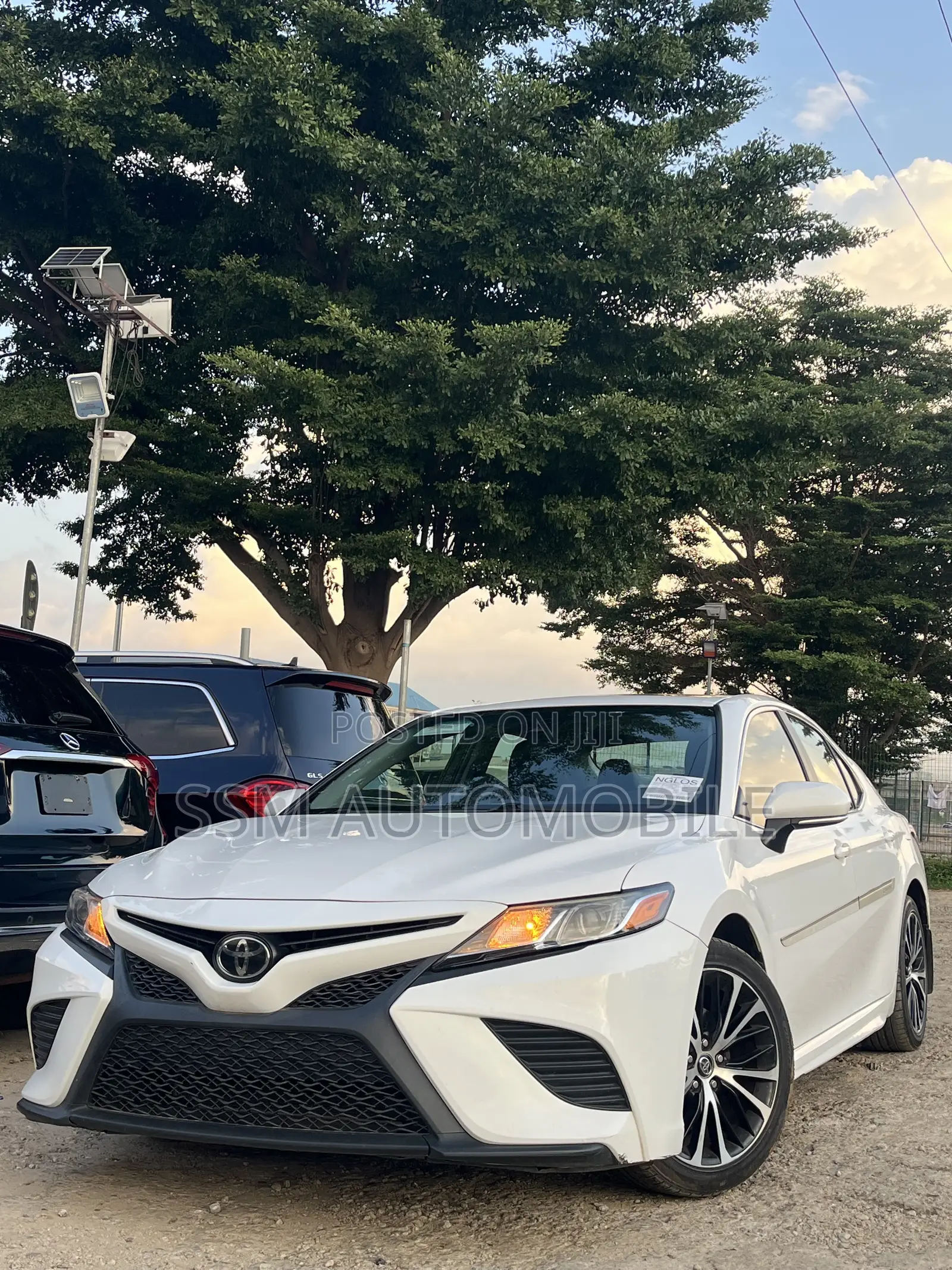 Toyota Camry SE FWD (2.5L 4cyl 8AM) 2018 White