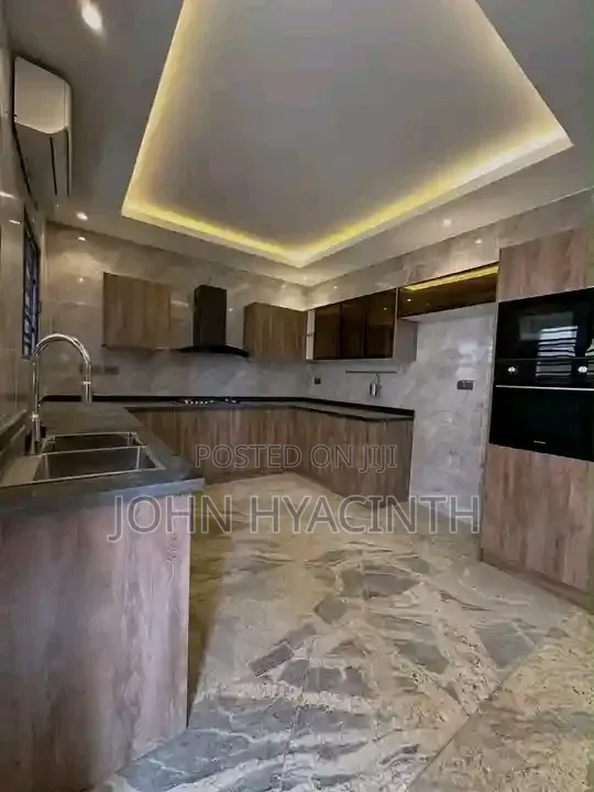 4bdrm Duplex in Utako for sale