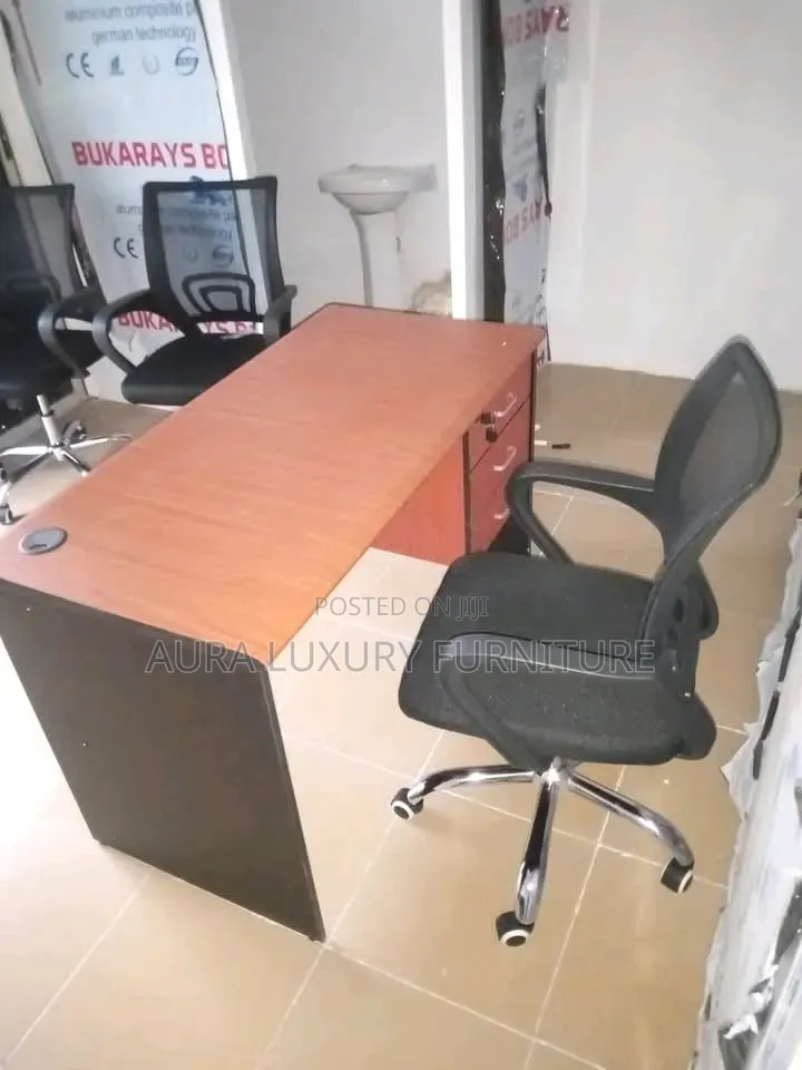 Modern Professional Office Chair With Desk