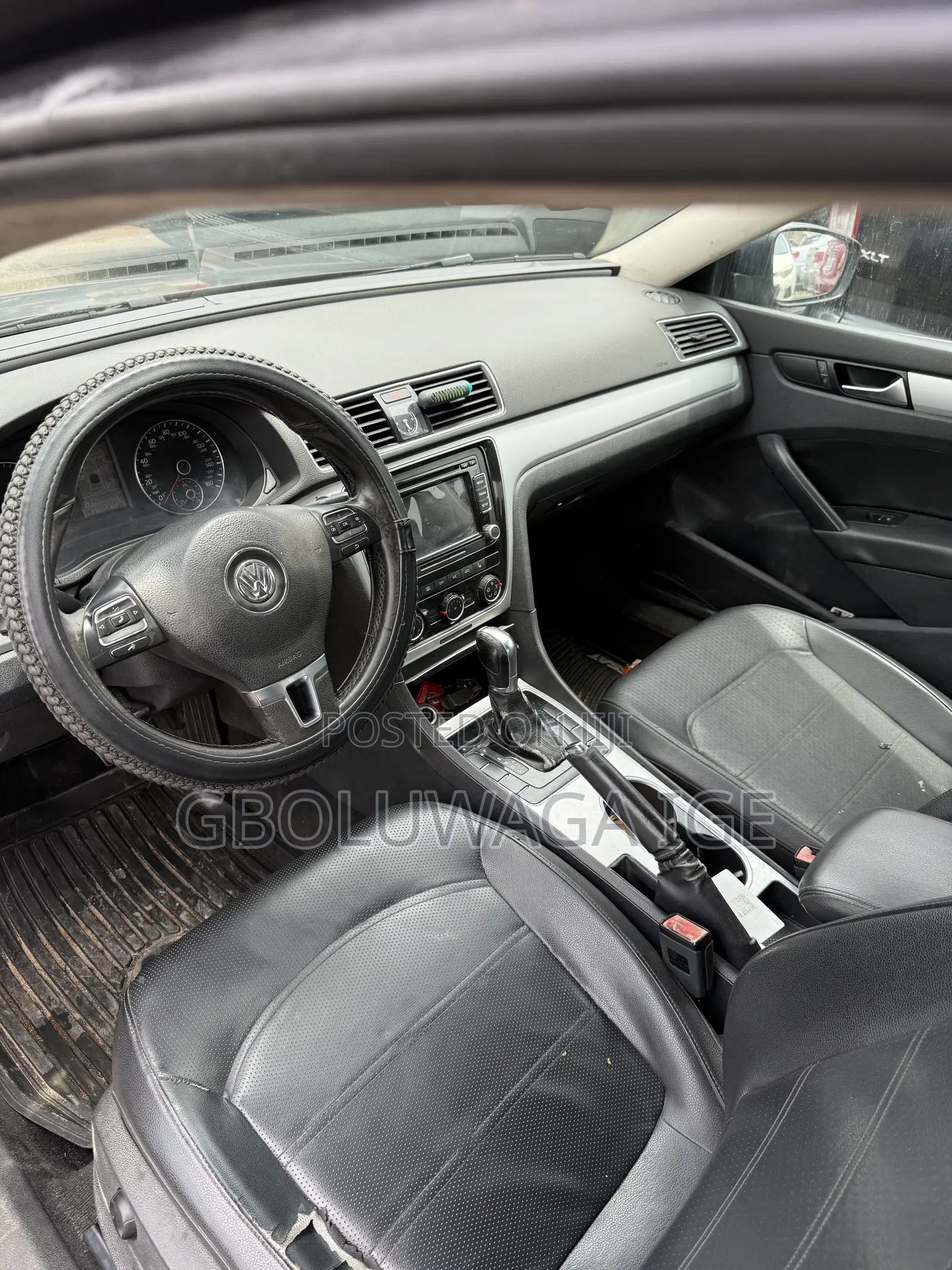 Volkswagen Passat SE with Sunroof 2013 Black