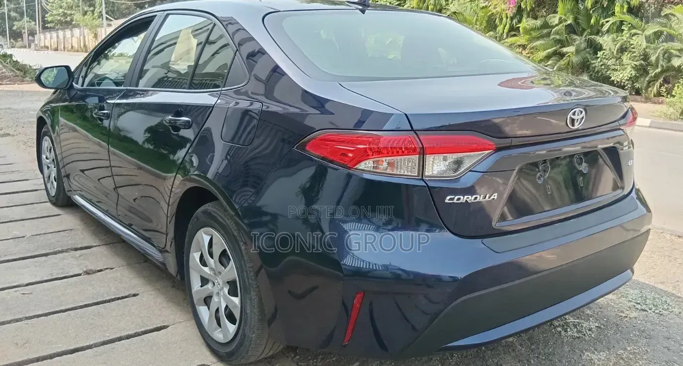 Toyota Corolla LE 2021 Blue