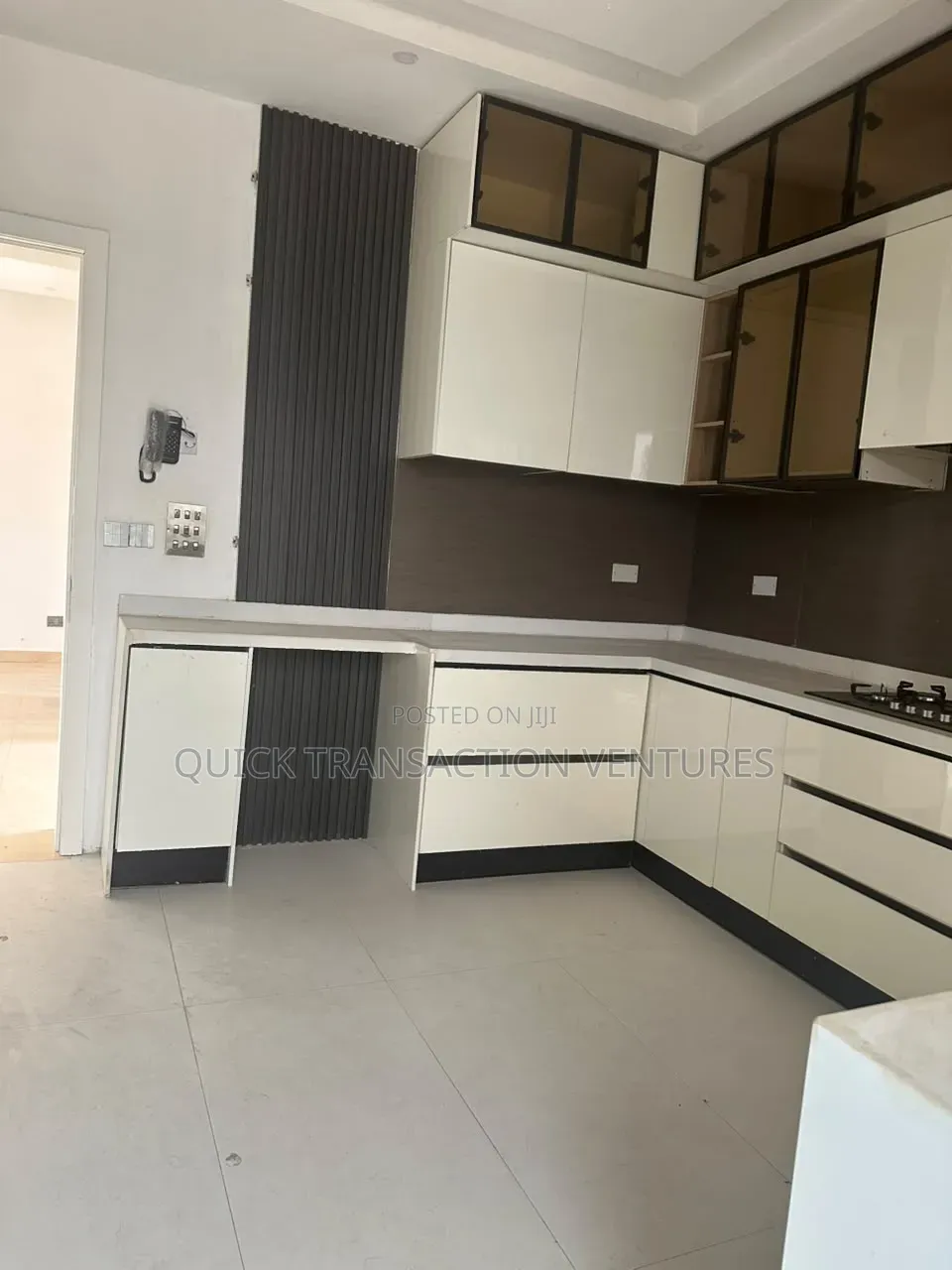 5bdrm Duplex in Hampton Bay Estate, Ikate for rent