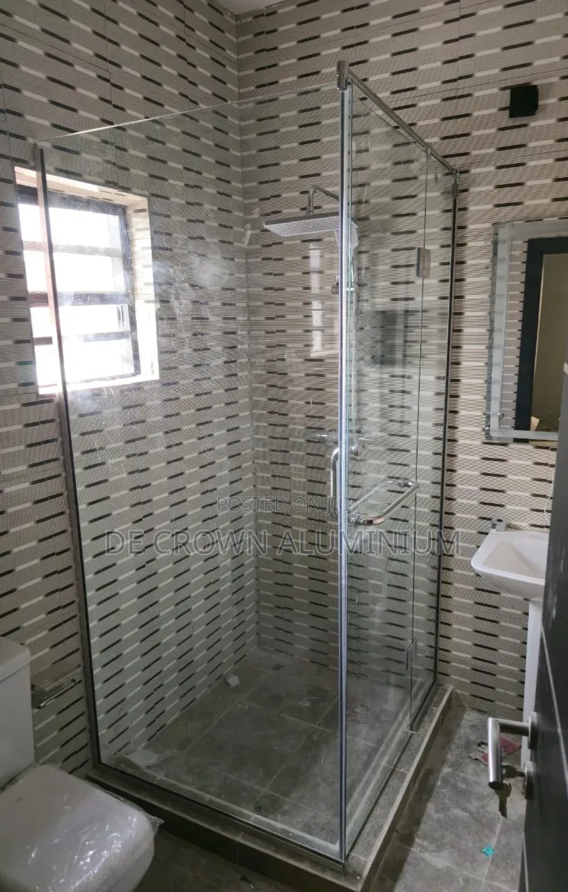 10mm Tempered Clear Glass L Shape Shower Cubicle – Silver