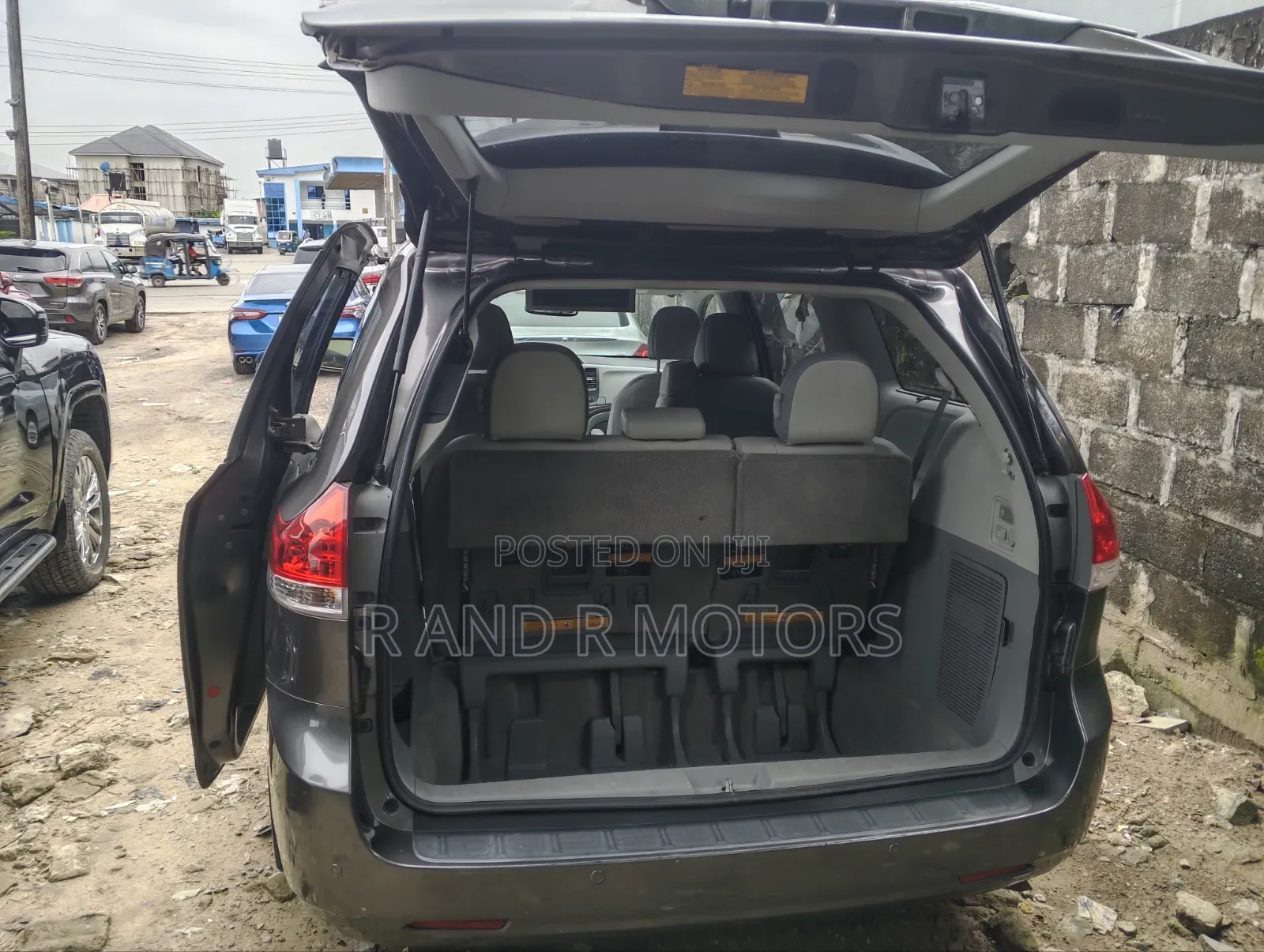 Toyota Sienna 2012 Brown