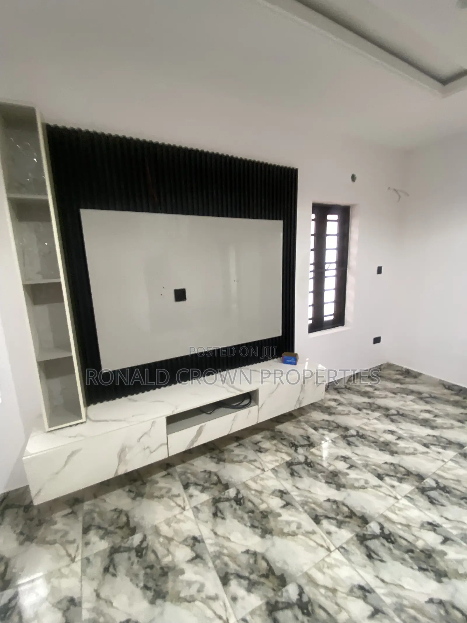 4bdrm Duplex in Ajao Estate for sale