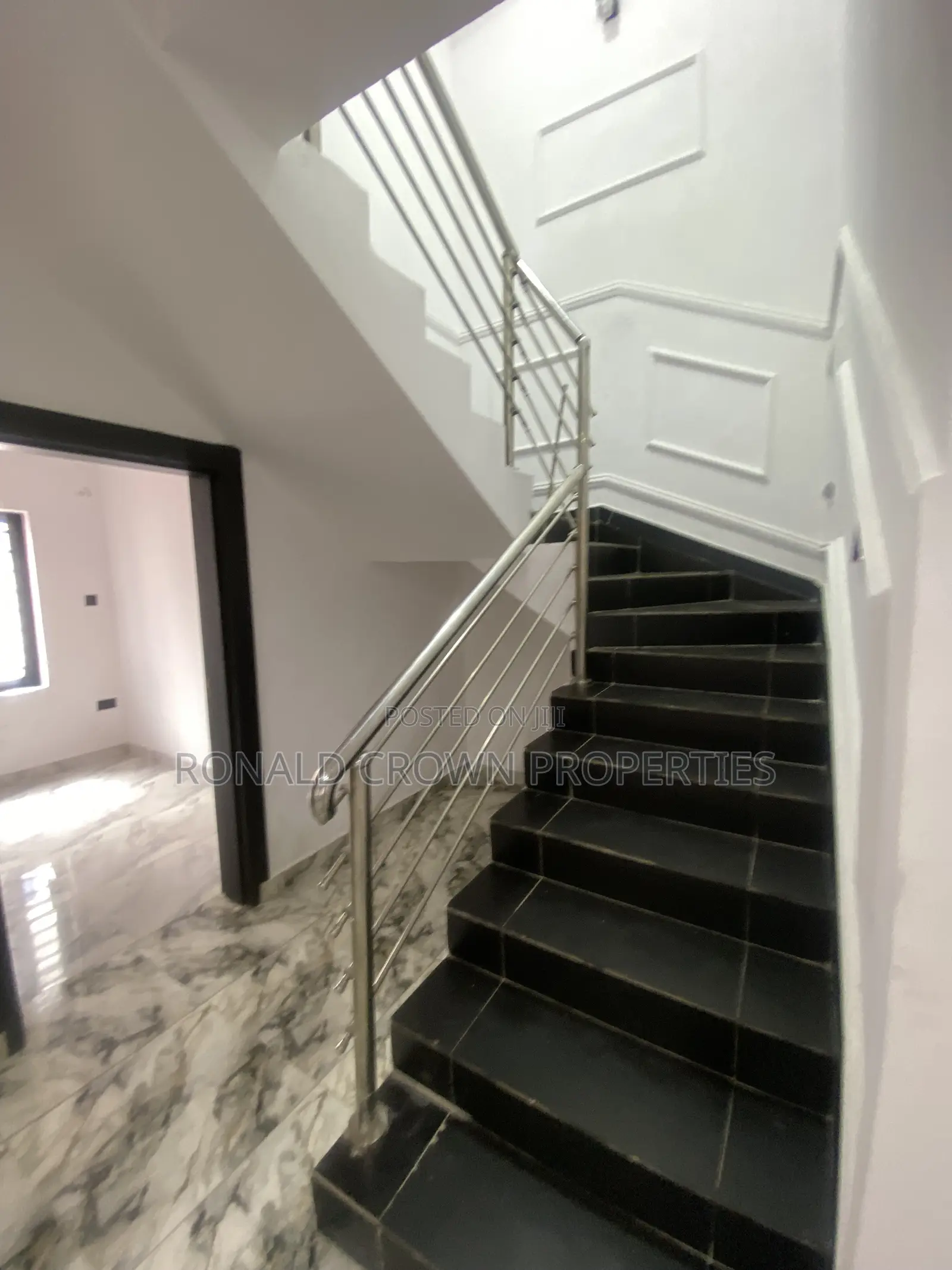 4bdrm Duplex in Ajao Estate for sale