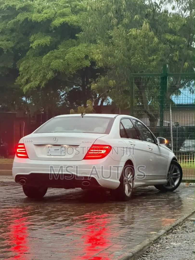 Mercedes-Benz C300 Sport 4Matic Sedan AWD (3.5L 6cyl 7A) 2013 White