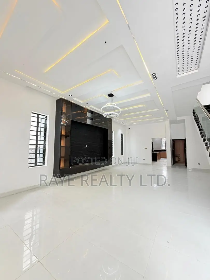 5bdrm Duplex in Sangotedo for sale