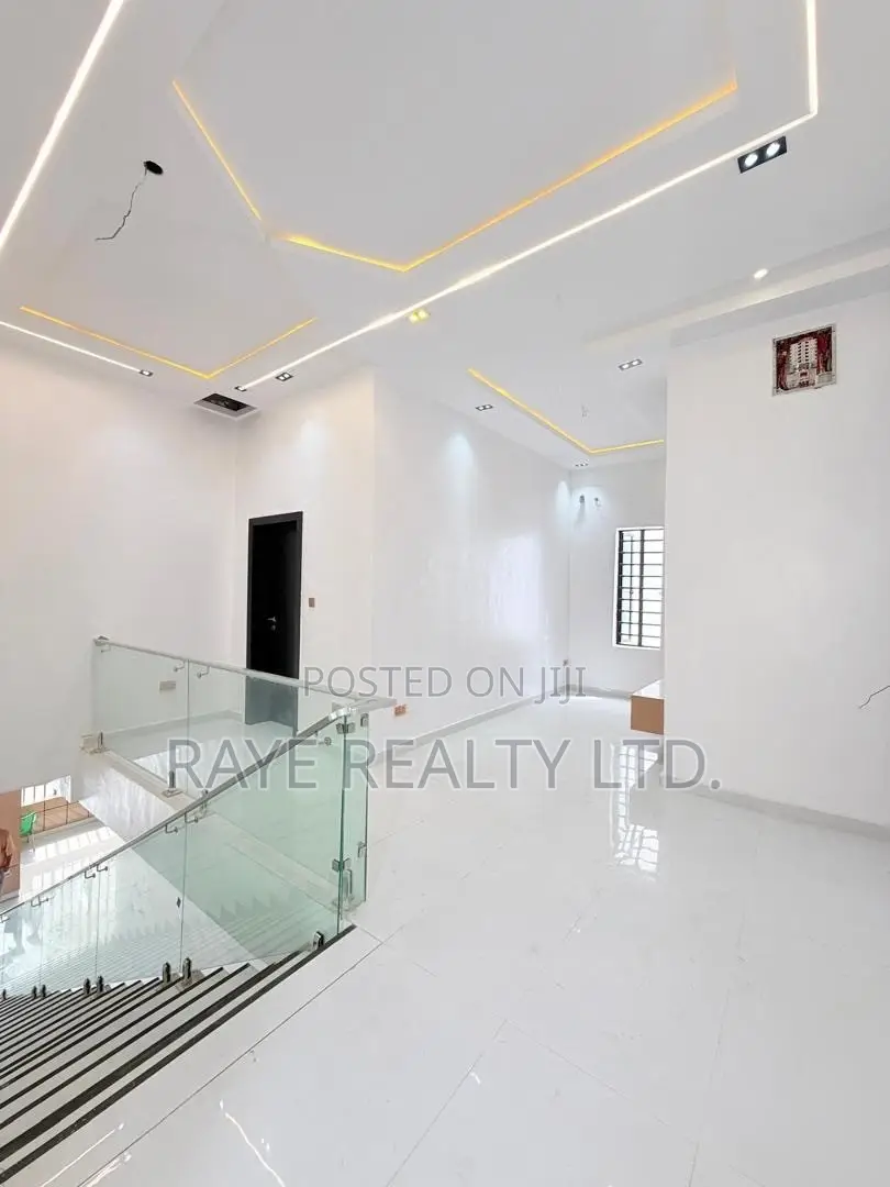 5bdrm Duplex in Sangotedo for sale