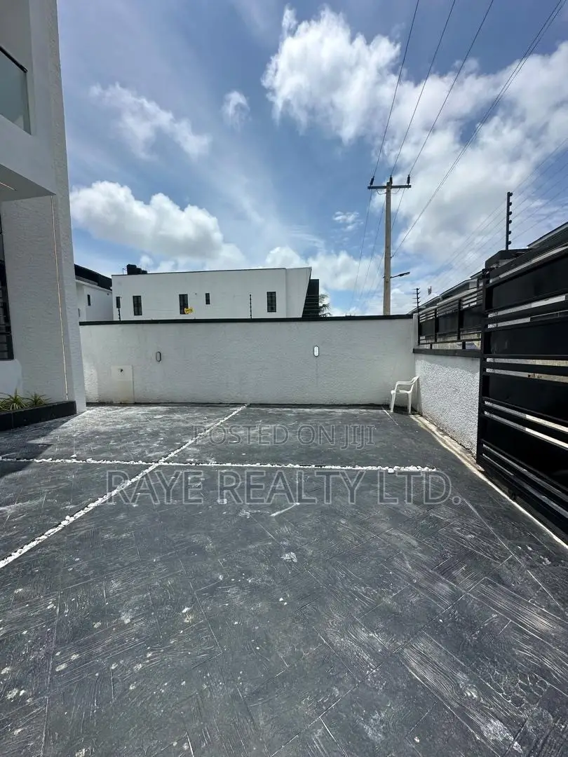 5bdrm Duplex in Sangotedo for sale