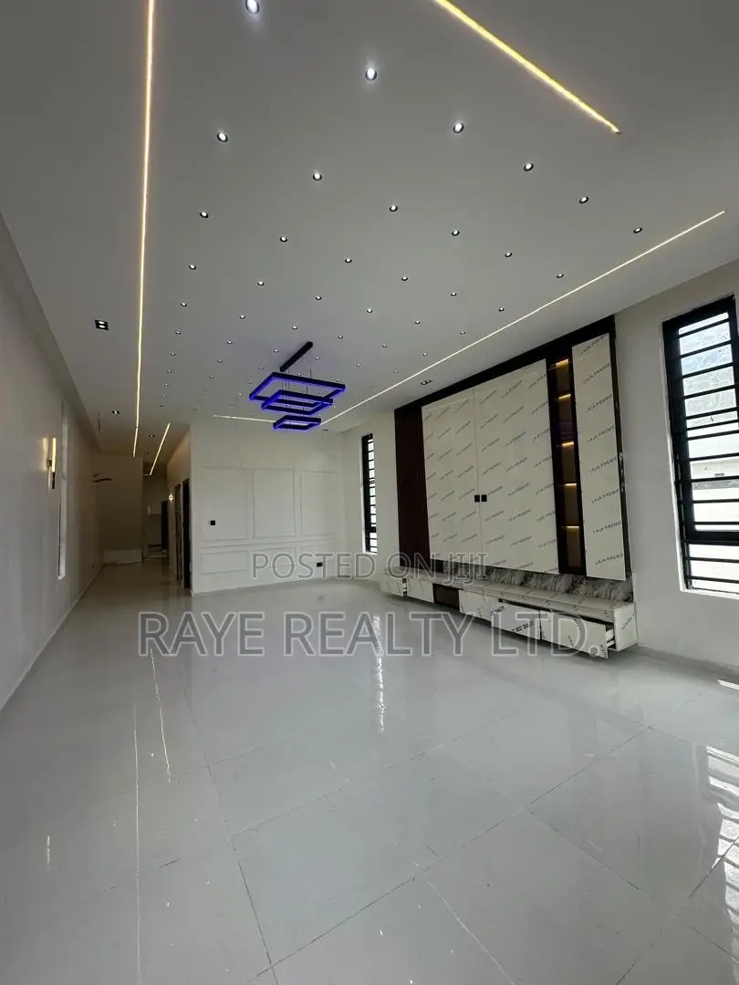 5bdrm Duplex in Sangotedo for sale