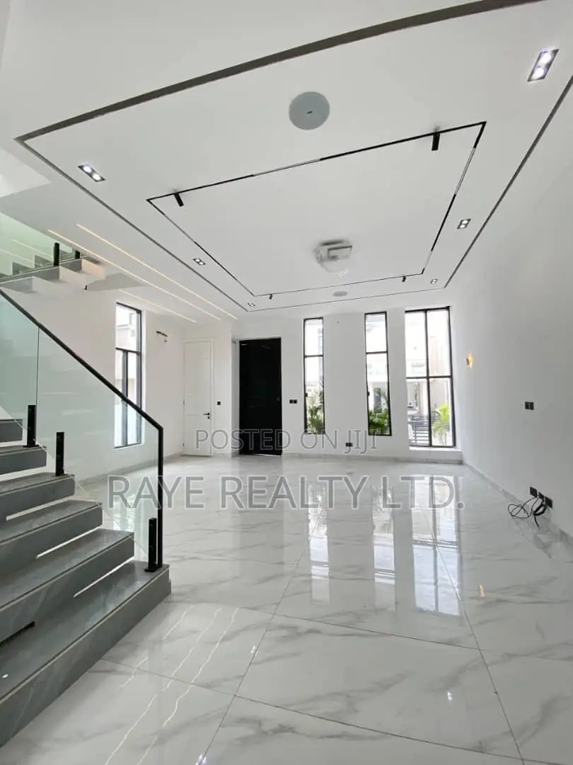 4bdrm Duplex in Chevron for sale