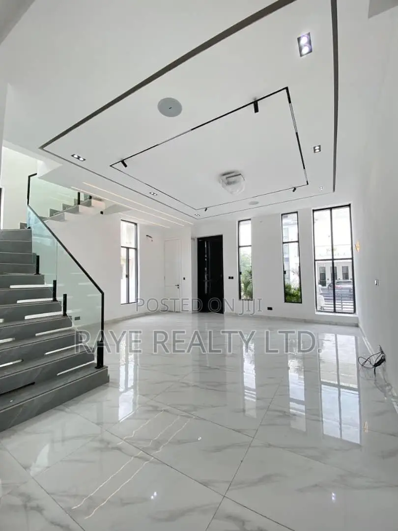 4bdrm Duplex in Chevron for sale