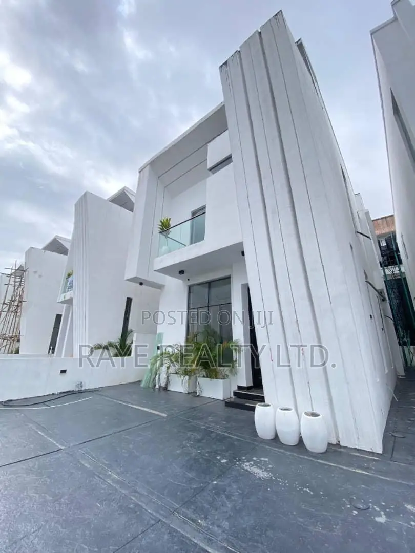4bdrm Duplex in Chevron for sale