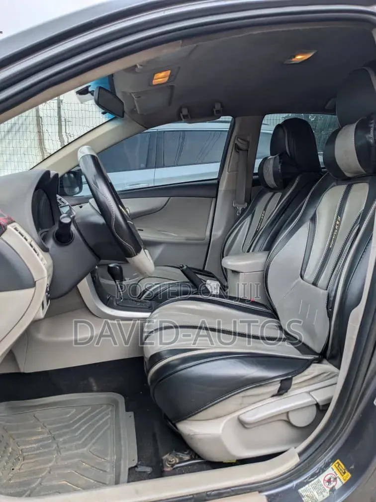 Toyota Corolla 2012 Gray