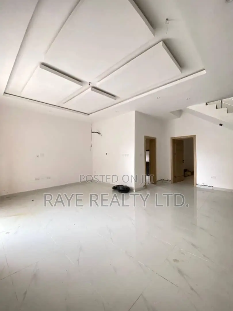 4bdrm Duplex in Chevron for sale