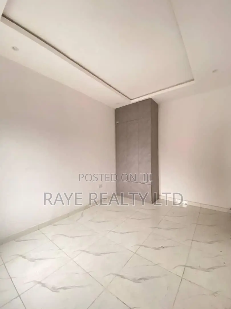 4bdrm Duplex in Chevron for sale