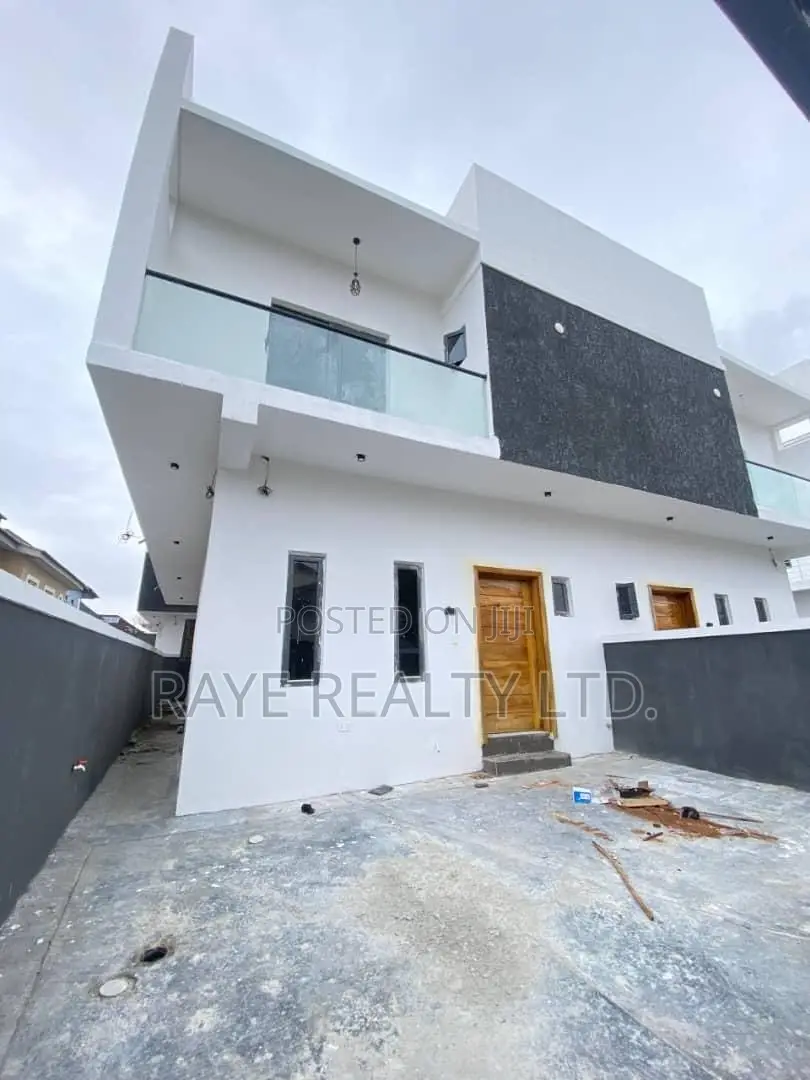 4bdrm Duplex in Chevron for sale