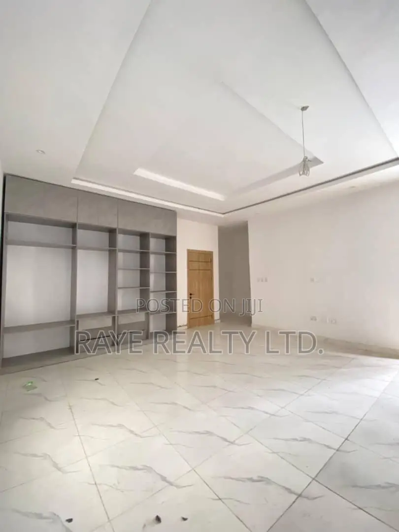 4bdrm Duplex in Chevron for sale