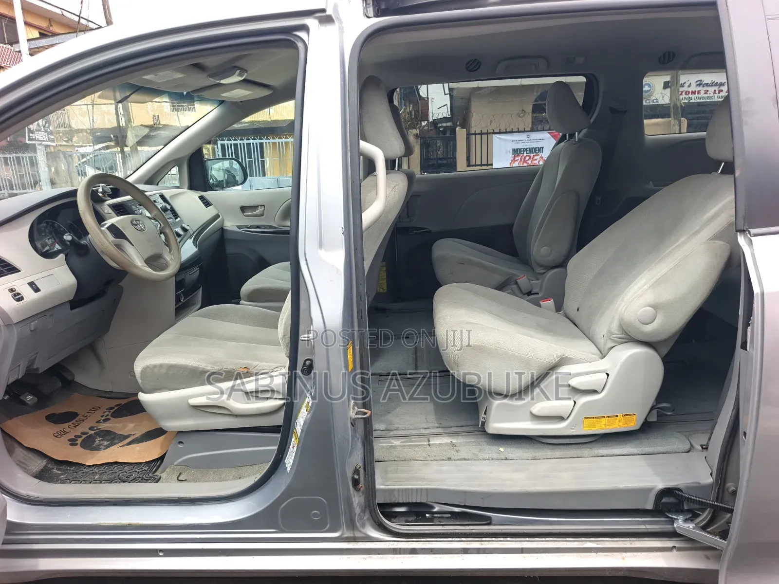 Toyota Sienna L 7-Passenger 4dr Minivan (3.5L 6cyl 6A) 2014 Gray
