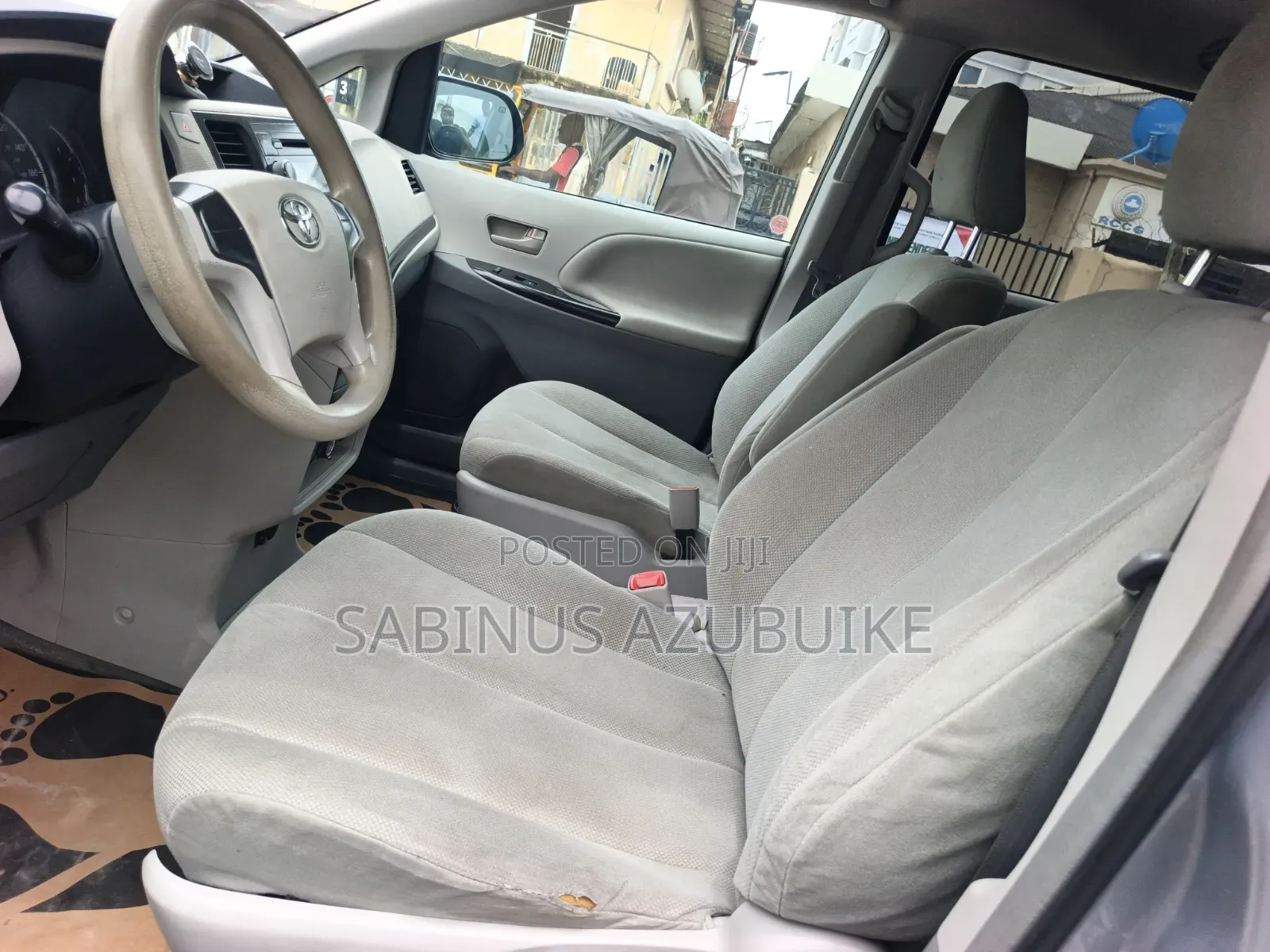 Toyota Sienna L 7-Passenger 4dr Minivan (3.5L 6cyl 6A) 2014 Gray