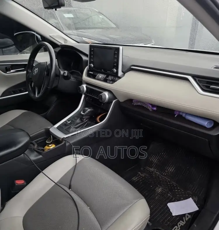 Toyota RAV4 Limited AWD 2019 White