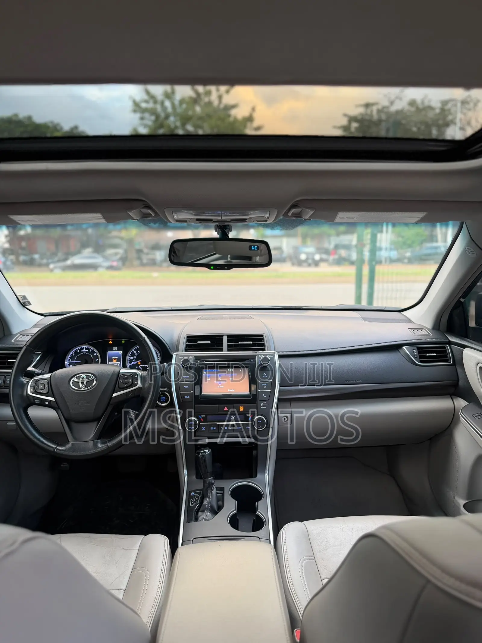 Toyota Camry XLE 4dr Sedan (2.5L 4cyl 6A) 2016 Gray