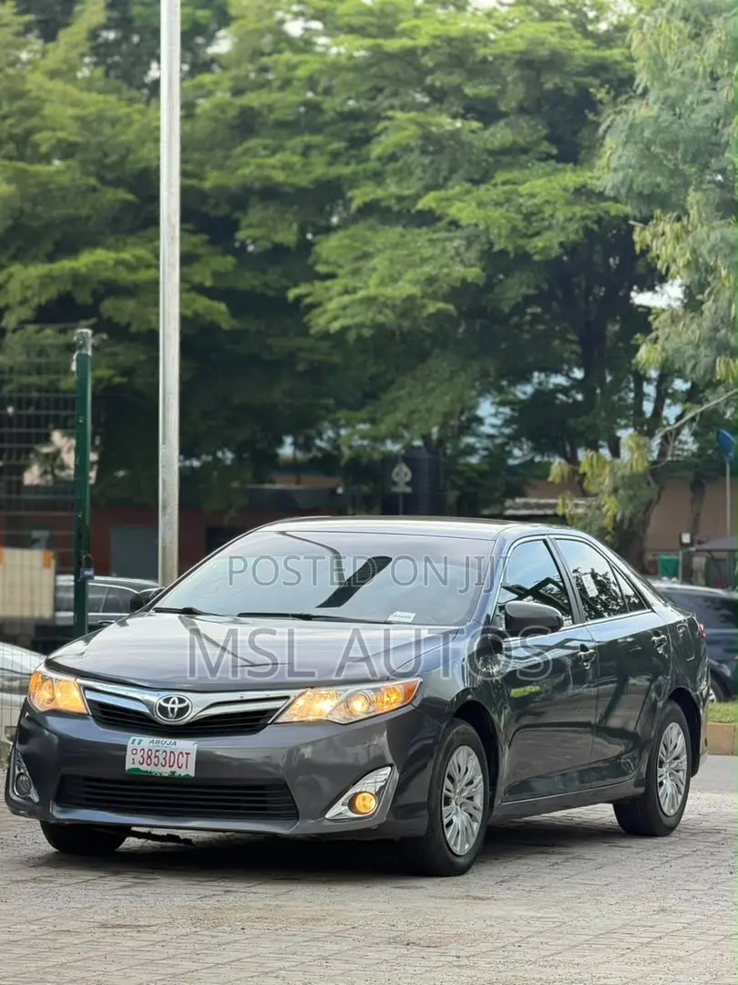 Toyota Camry LE 4dr Sedan (2.5L 4cyl 6A) 2015 Gray